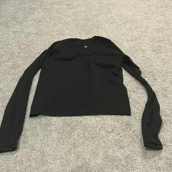 Never worn black long sleeve with thumb slits on sleeves - Picture 4 of 6